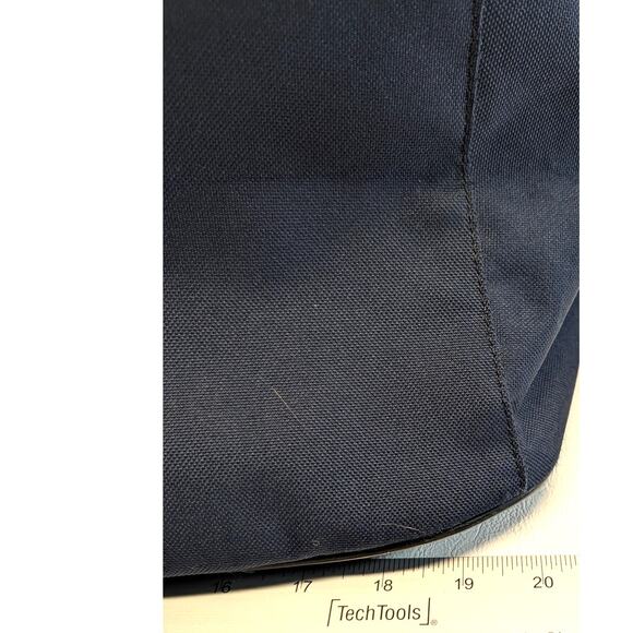 Nike Duffle Bag 20x18 Gym Travel Carry On Weekender Shoulder Strap Hold all Navy - Picture 7 of 16